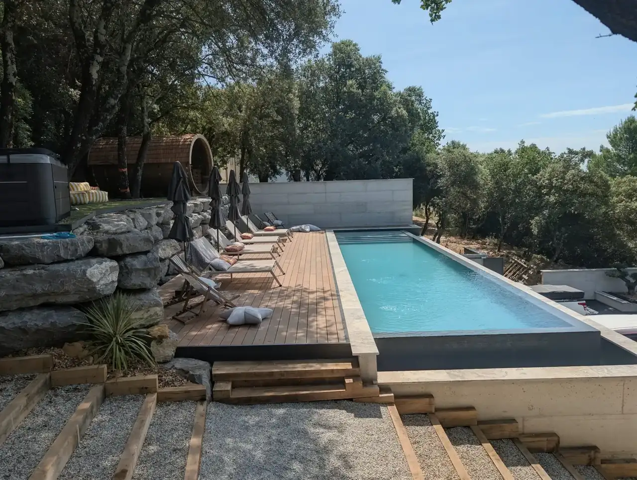 Séjour de Charme en Provence : Pourquoi Préférer Nos Lodges et Gîtes à un Hôtel Classique ?